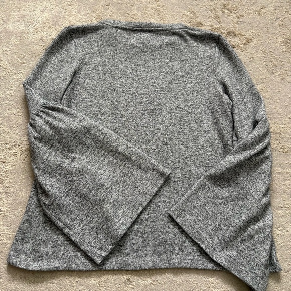 Urban Heritage Heathered Gray Flared Bell Long Sleeve Soft Knit Top Size Medium - Picture 9 of 9